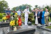 Bộ trưởng Quân đội Pháp thăm phần mộ liệt sĩ Tô Vĩnh Diện, Bế Văn Đàn