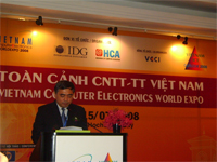 Thứ trưởng Bộ TT - TT Nguyễn Minh Hồng phát biểu chào mừng Triển lãm Vietnam Computer Electronics World Expo 2008.