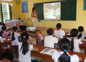 Một tiết giảng dạy bằng giáo án điện tử của cô giáo Đinh Thị Nhàn. Ảnh: Việt Đức