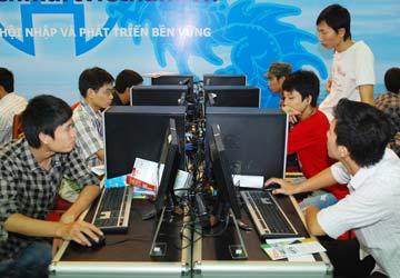 Khoảng 40% dân số Internet Việt Nam đang sử dụng các dịch vụ mạng xã hội. Ảnh: Thanh Hải 