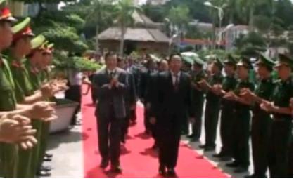 Đón đoàn đại biểu các tỉnh Bắc Lào tới thăm Điện Biên.