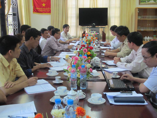 Đoàn công tác Sở TTTT làm việc với UBND huyện Mường Chà về QLNN lĩnh vực TT&TT tháng 11/2012. (Ảnh: Nguyễn Thương)