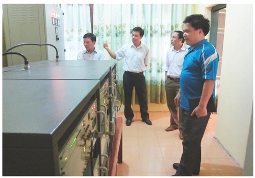 Máy phát lại truyền hình huyện Mường Nhé - thiết bị bắt buộc phải chuyển đổi số hóa. Ảnh: Cao Thương