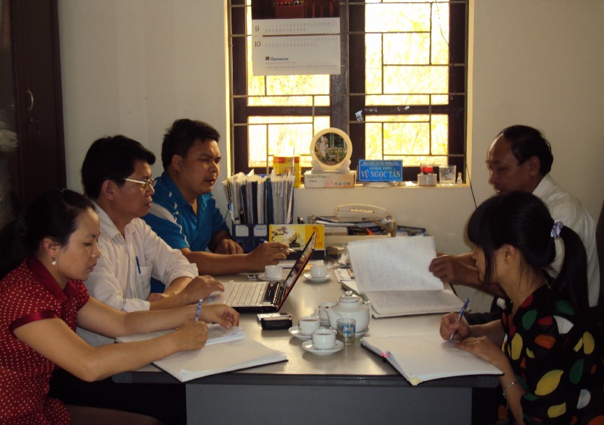 Sở TT&TT phối hợp thanh, kiểm tra tại bưu điện huyện Mường Ẳng. Ảnh( Xuân Thắng)
