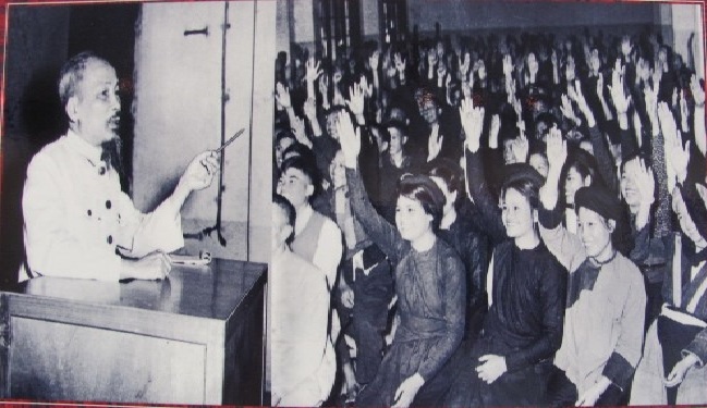 "Chủ tịch Hồ Chí Minh nói chuyện với cán bộ, giáo viên, học sinh miền núi  tại Hà Nội ngày 21/11/1955" (nguồn internet)