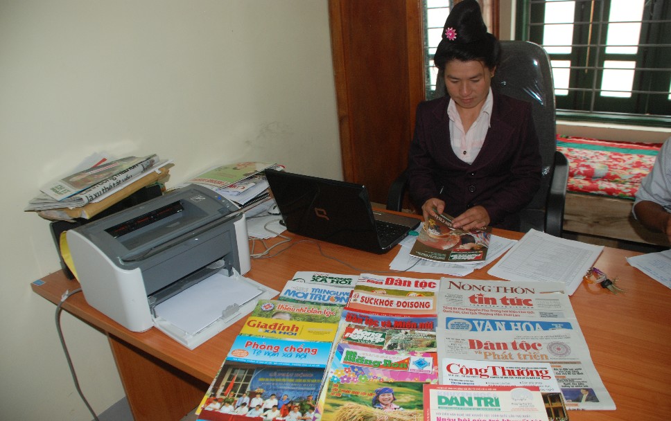 Một số ấn phẩm báo, tạp chí xã Pú Nhi, huyện Điện Biên Đông được cấp phát miễn phí. Ảnh : Tiến Dũng