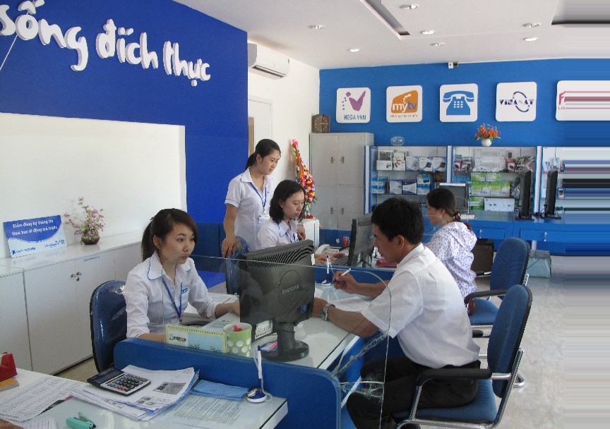 Dịch vụ chăm sóc khách hàng sử dụng thuê bao di động trả trước  tại Viễn thông TP Điện Biên Phủ.Ảnh : Bảo Ngọc