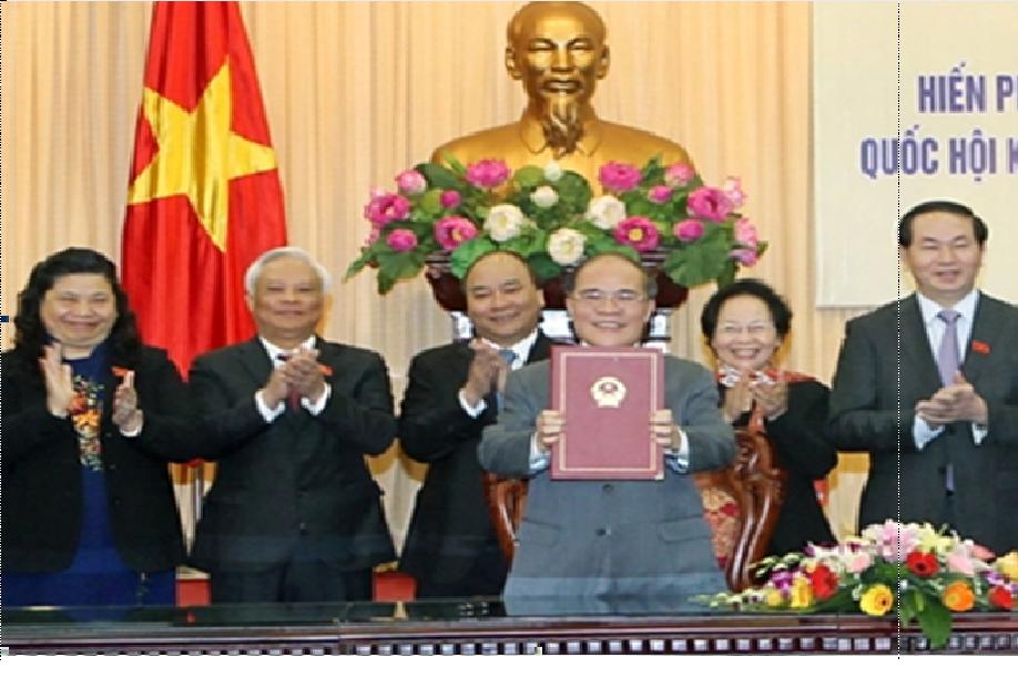 Tại Lễ ký chứng thực Hiến pháp nước CHXHCN Việt Nam. Ảnh: Nhan Sáng.
