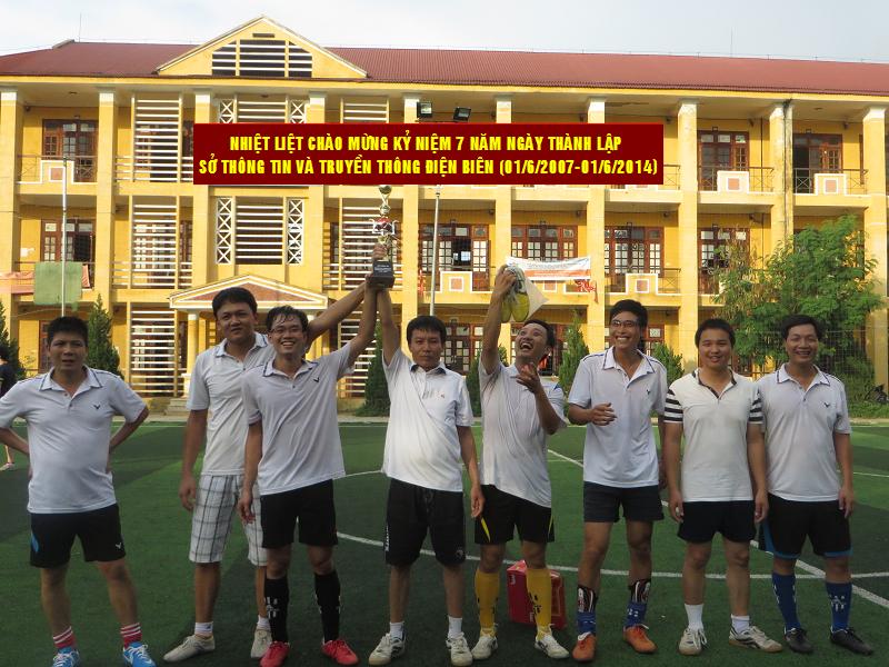 Giao hữu bóng đá Chào mừng Kỷ niệm 7 năm Ngày thành lập Sở TT&TT Điện Biên. Ảnh: Nguyễn Mai