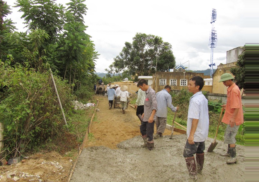 Bê tông hóa đường vào bản ở  xã Thanh chăn - huyện Điện Biên. Ảnh : Hồng Hà