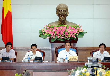 Thủ tướng Nguyễn Tấn Dũng chỉ đạo các bộ, ngành, địa phương phải đẩy nhanh việc ứng dụng CNTT vào công tác chỉ đạo, điều hành, quản lý Nhà nước. Ảnh: VGP