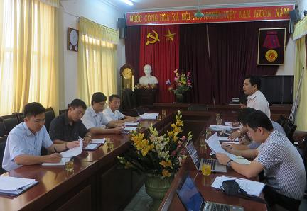 Đoàn Kiểm tra của BCĐ ứng dụng và phát triển CNTT  tỉnh Điện Biên kiểm tra tại huyện Mường Nhé. Ảnh: Xuân Dũng