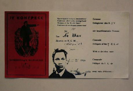 Tấm thẻ đại biểu của Nguyễn Ái Quốc tham dự Đại hội của Quốc tế Cộng sản tháng 7/1924 tại Moscow.