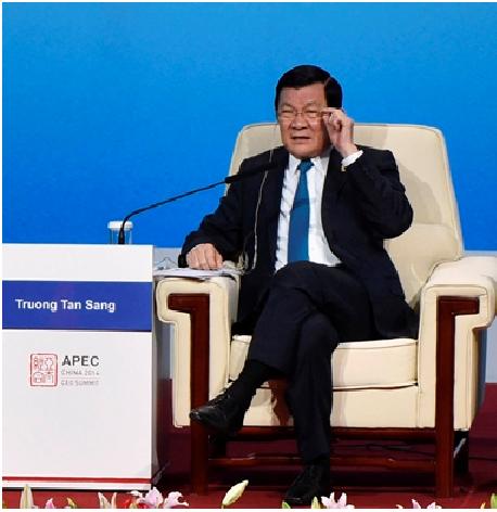 Chủ tịch nước Trương Tấn Sang dự phiên đối thoại Hội nghị các CEO trong khuôn khổ diễn đàn APEC tại Trung tâm Hội nghị Quốc gia Trung Quốc hôm 10/11. Ảnh: Reuters.