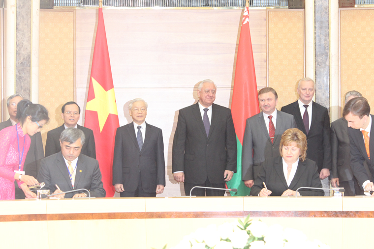 Lễ ký kết Kế hoạch hành động triển khai Hiệp định giữa Chính phủ nước Cộng hòa xã hội chủ nghĩa Việt Nam và Chính phủ nước Cộng hòa Bê-la-rút về hợp tác trong lĩnh vực thông tin và truyền thông giai đoạn 2014-2016.
