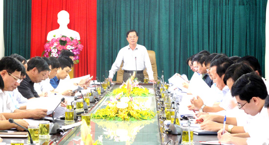 Phó Chủ tịch UBND tỉnh Hoàng Văn Nhân phát biểu tại buổi họp.