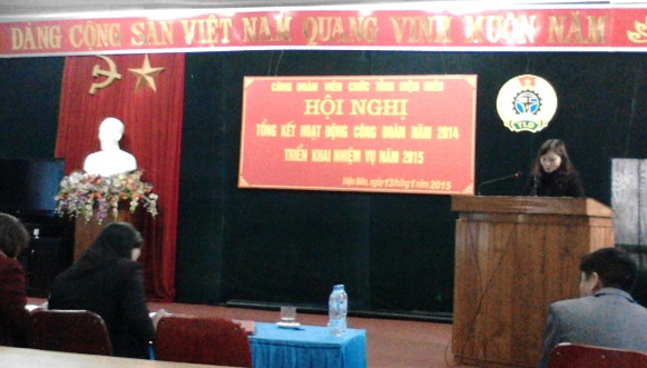 Đ/c Phạm Thị Hà – Chủ tịch Công đoàn Viên chức tỉnh phát biểu khai mạc Hội nghị.