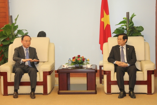 Bộ trưởng Nguyễn Bắc Son tiếp Tổng giám đốc Sam Sung Việt Nam, ông Han Myoung Sup.