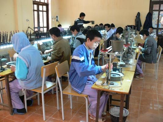Học nghề tại Trung tâm CBGD-LĐXH tỉnh Điện Biên (ảnh: PV).