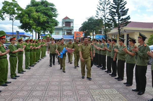 Công an tỉnh Điện Biên đón Đoàn đại biểu An ninh 2 tỉnh Luông Pra Băng và U Đôm Xay.