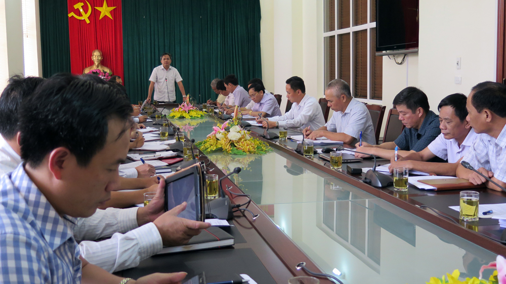 Đồng chí Lò Văn Tiến, Phó Chủ tịch UBND tỉnh, Phó trưởng Ban chỉ huy PCTT & TKCN tỉnh kết luận buổi họp.