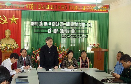Thứ trưởng Bộ TT&TT Lê Nam Thắng làm việc với xã Na Ư, huyện Điện Biên.