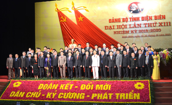 Ban Chấp hành Đảng bộ tỉnh khóa XIII, nhiệm kỳ 2015 – 2020 ra mắt Đại hội.