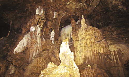 Vẻ đẹp hoang sơ, lộng lẫy của hang động Chua Ta  (ảnh: Thanh Tâm).