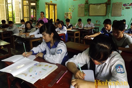 Giờ lên lớp của giáo viên, học sinh Trường THPT Phan Đình Giót, TP. Điện Biên Phủ