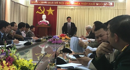 Đồng chí Lê Văn Quý, Phó Chủ tịch UBND tỉnh, Trưởng Ban chỉ đạo Lễ hội Hoa Ban Điện Biên năm 2016, phát biểu chỉ đạo tại cuộc họp.