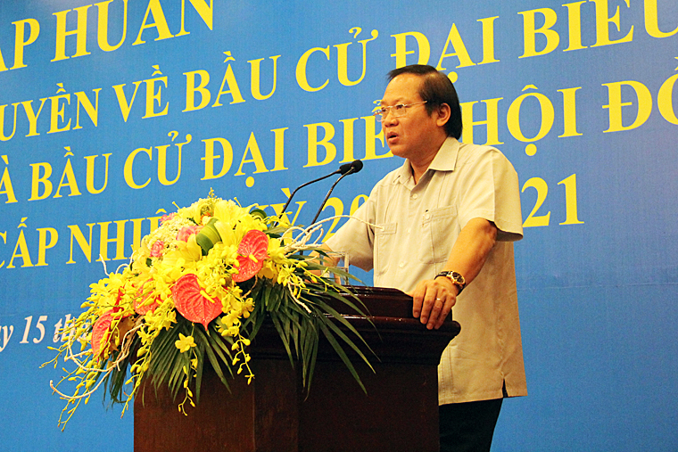Bộ trưởng Bộ TT&TT Trương Minh Tuấn phát biểu chỉ đạo tại lớp Tập huấn báo chí tuyên truyền về bầu cử đại biểu Quốc hội khóa XIV và Hội đồng nhân dân các các nhiệm kỳ 2016-2021