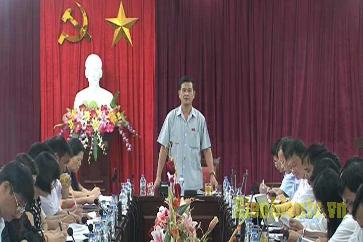 Đồng chí Lò Văn Muôn, Phó Bí thư Tỉnh ủy, Chủ tịch HĐND tỉnh kết luận phiên họp