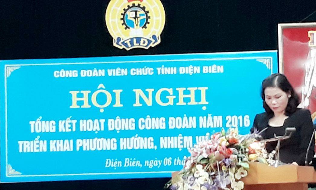 Đồng chí Phạm Thị Hà - Chủ tịch CĐVC tỉnh phát biểu khai mạc Hội nghị.