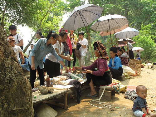 Các sản vật của địa phương được giới thiệu đến du khách tại Khu du di tích lịch sử Mường Phăng - Điện Biên