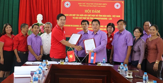 Đoàn công tác Hội Chữ thập đỏ tỉnh Luông Pha Bang thăm và làm việc với Hội Chữ thập đỏ tỉnh Điện Biên