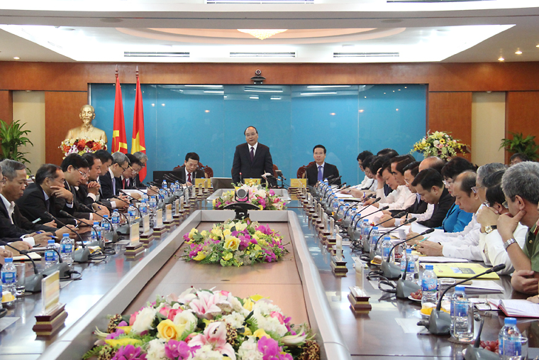 Thủ tướng Chính phủ Nguyễn Xuân Phúc làm việc với Bộ Thông tin và Truyền thông