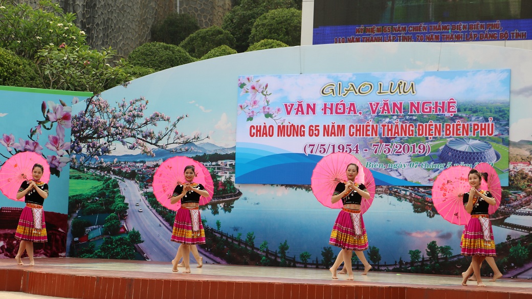 Sôi nổi các hoạt động giao lưu văn hóa, văn nghệ chào mừng 65 năm Chiến thắng Điện Biên Phủ (7/5/1954 - 7/5/2019)