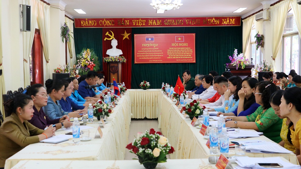 Hội LHPN tỉnh Điện Biên trao đổi, chia sẻ kinh nghiệm về nhiệm vụ tham gia xây dựng Đảng, chính quyền vững mạnh với Hội LHPN 3 tỉnh Bắc Lào