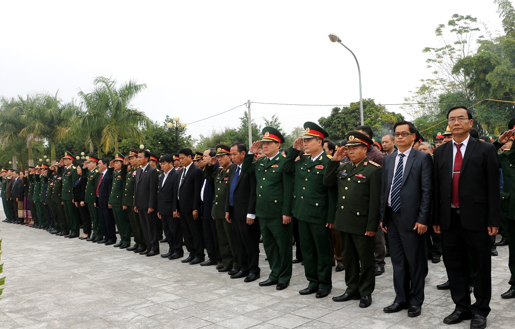 Đón nhận, truy điệu và an táng 15 hài cốt liệt sĩ quân tình nguyện Việt Nam hy sinh tại Lào về nước