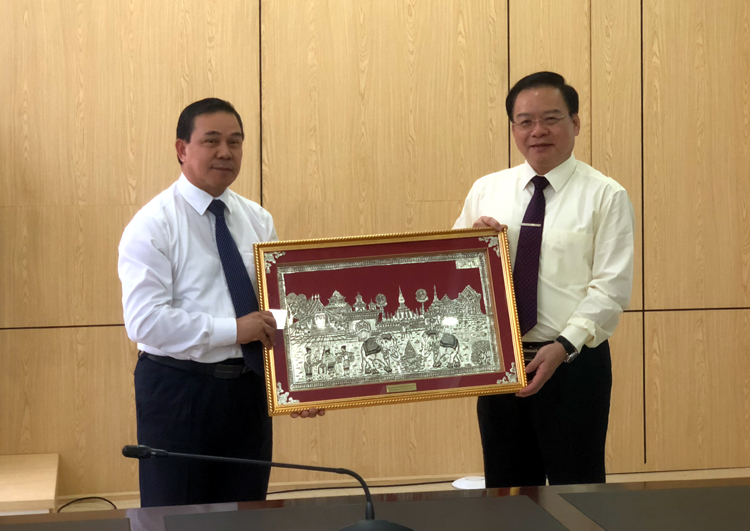Đại sứ đặc mệnh toàn quyền nước CHDCND Lào chào xã giao lãnh đạo tỉnh Điện Biên