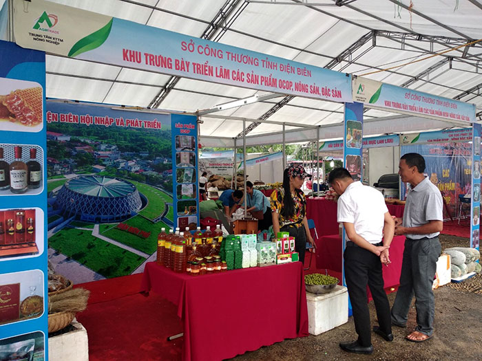 Điện Biên tham gia 3 gian hàng tại hội chợ quảng bá, tiêu thụ nông đặc sản vùng miền và sản phẩm OCOP tại Hà Nội