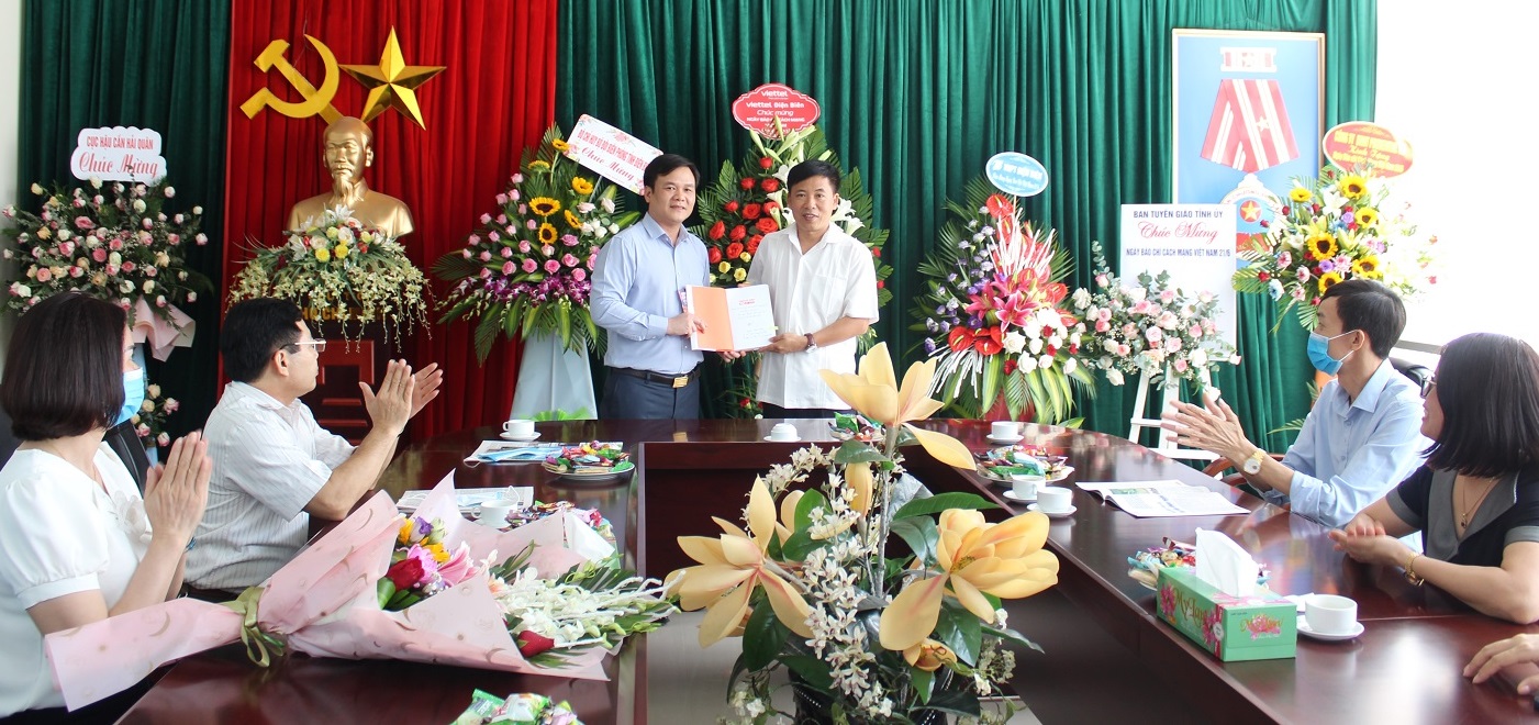 Sở TT&TT  thăm và chúc mừng cơ quan báo chí nhân Ngày Báo chí Cách mạng Việt Nam 21-6