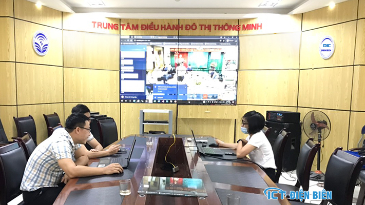 Đội ứng cứu sự cố Sở TT&TT đang thực hiện kịch bản diễn tập trực tuyến