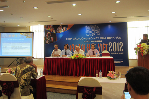 Năm nay, giải thưởng Nhân tài Đất Việt trong lĩnh vực CNTT đã thu hút sự tham gia của 367 thí sinh, với tổng cộng 220 sản phẩm dự thi. Ảnh: M.T