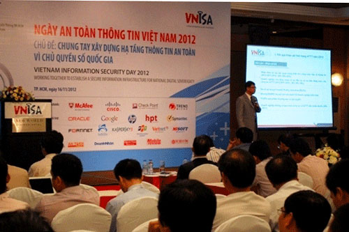 Sở TT&TT TP.HCM và Hiệp hội An toàn thông tin Việt Nam (VNISA) tổ chức “Ngày An toàn thông tin Việt Nam 2012”.